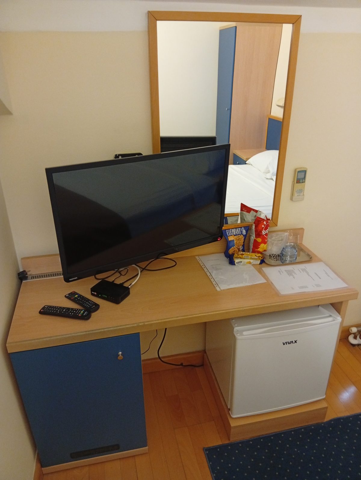 Desk, flat-screen TV and minibar