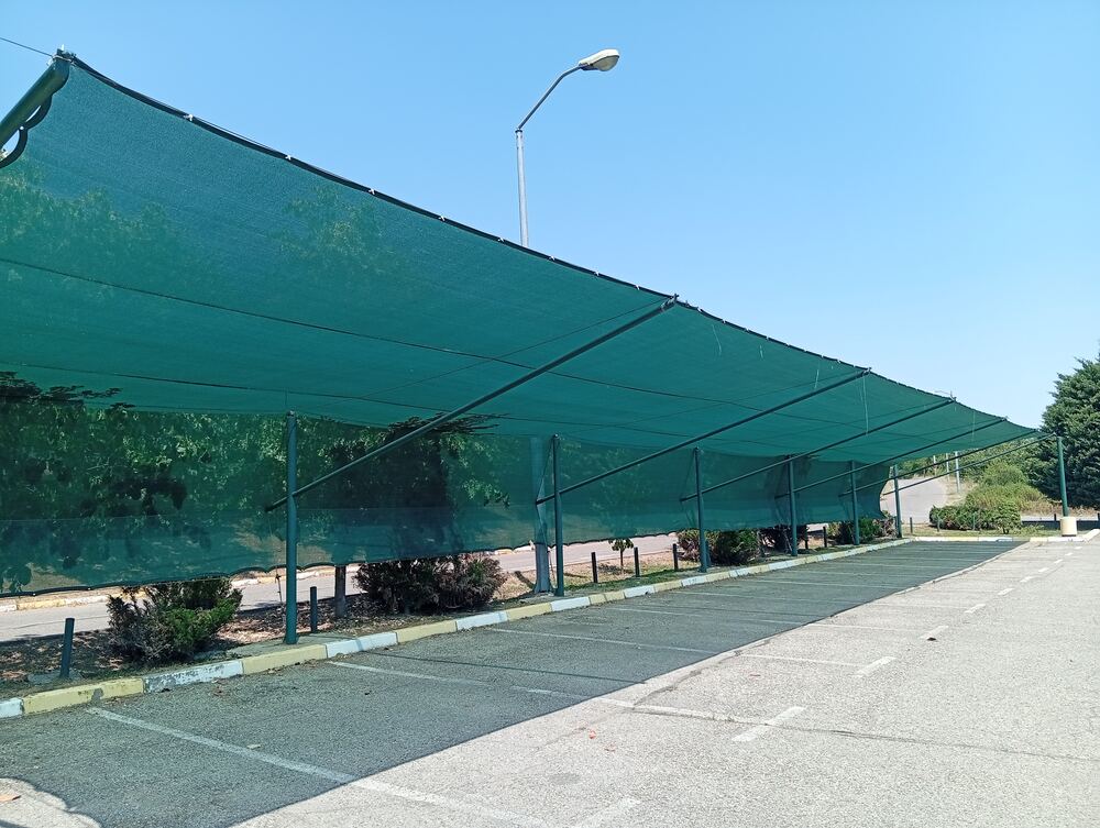 Green sun-shade canopy structure