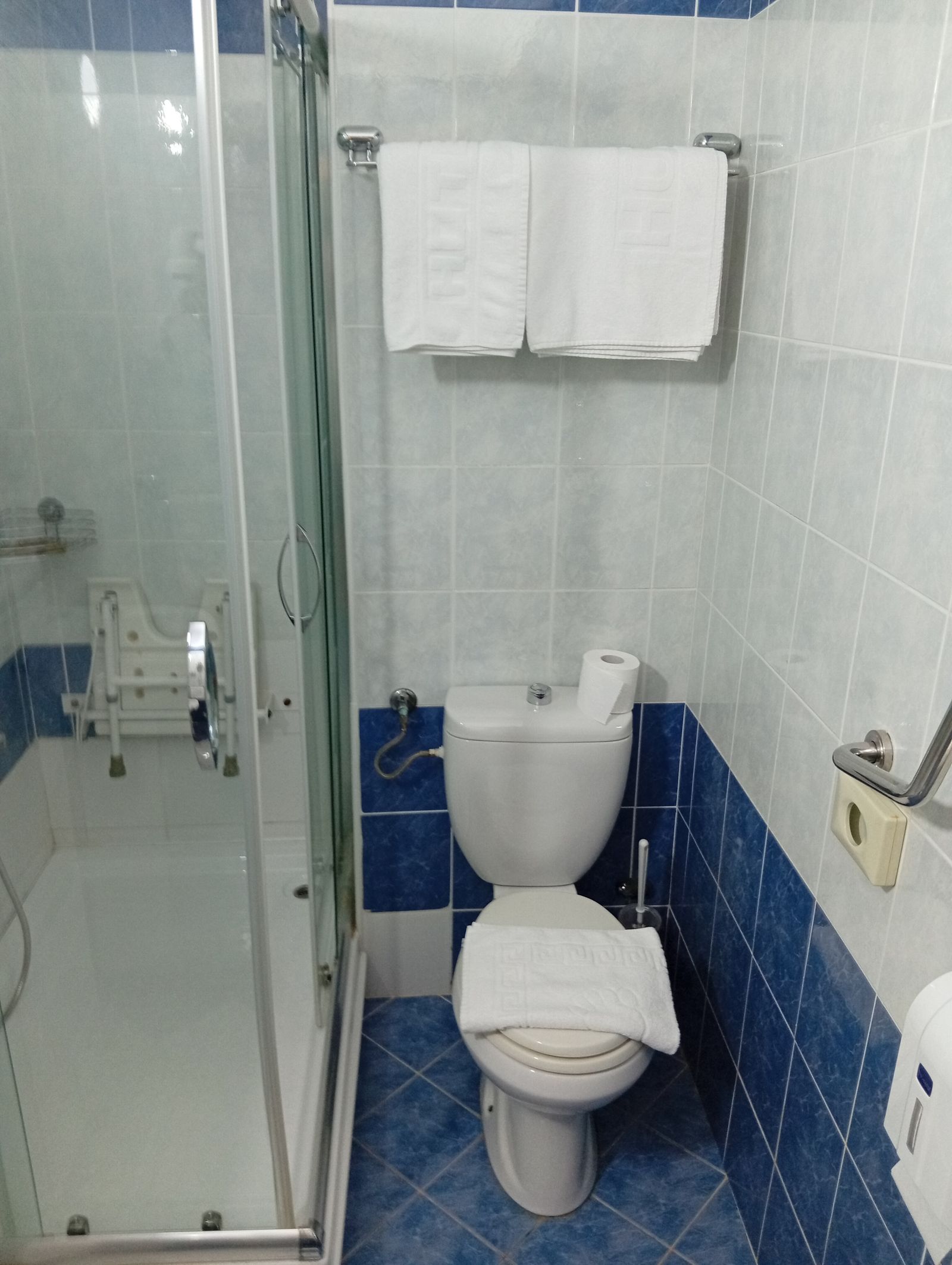 En-suite shower cabin
