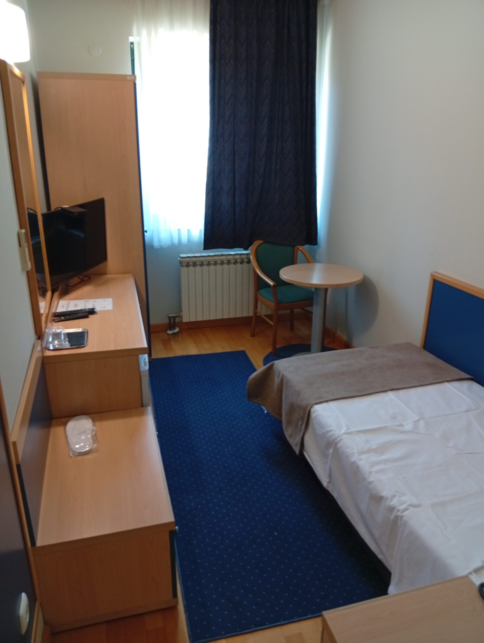 Single bed room