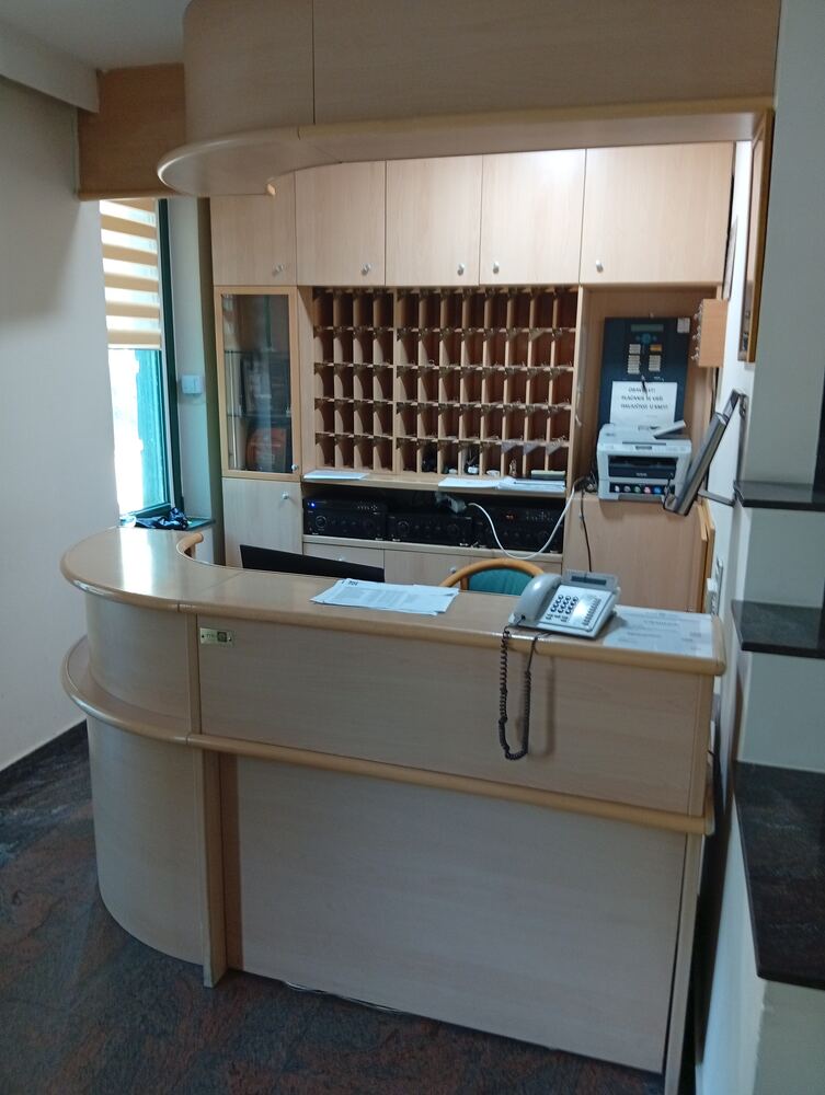 Reception desk with key-mail pigeonholes